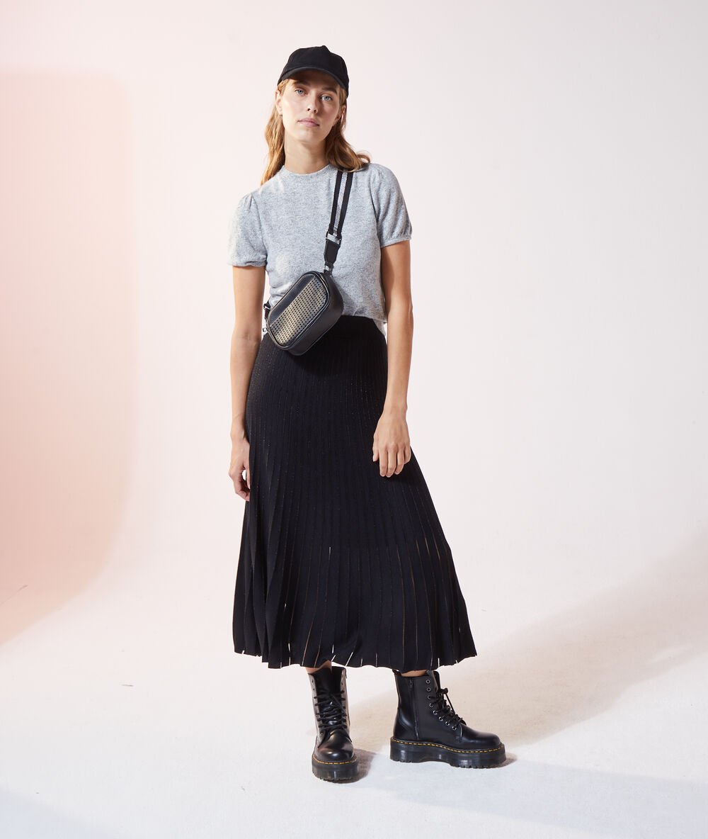 T-shirt en maille fine gris chine clair.