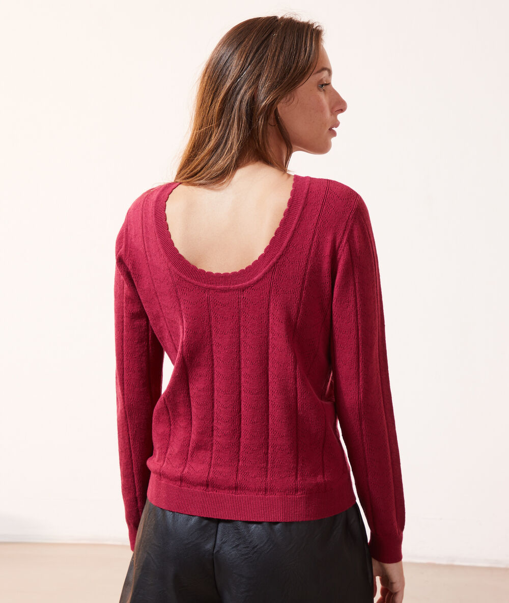 Pull dos décolleté framboise.