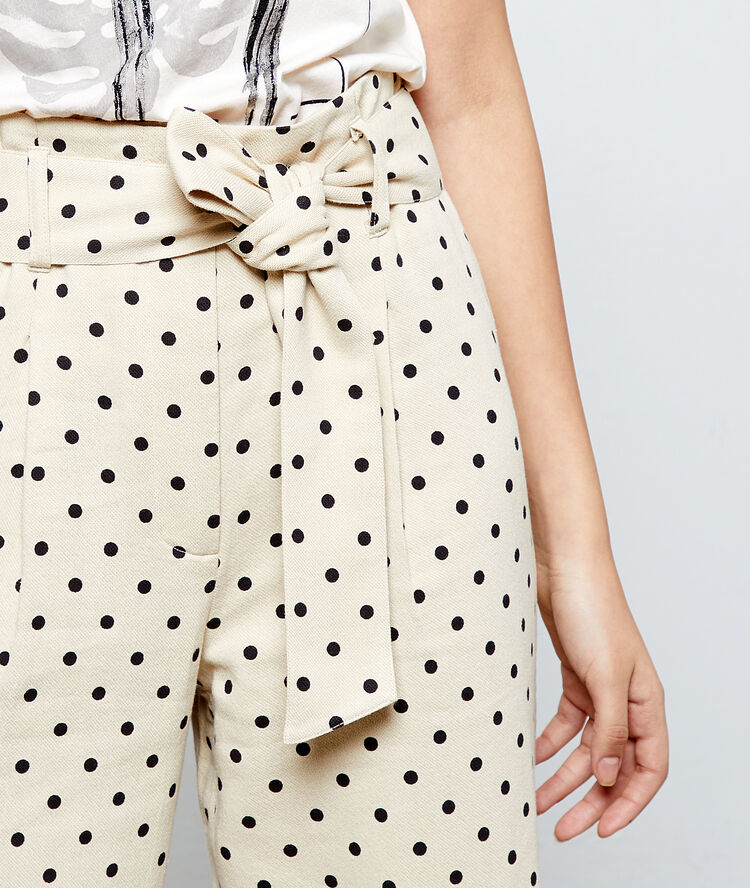 Pantalon large à pois ecru.