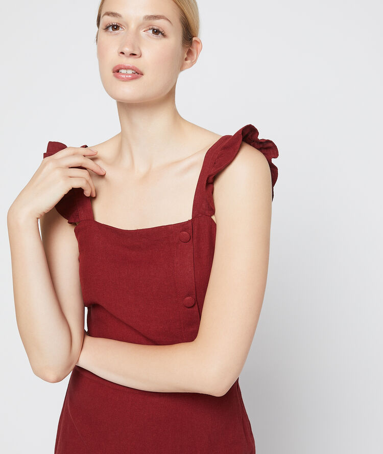 Robe droite à bretelles volantées grenat.
