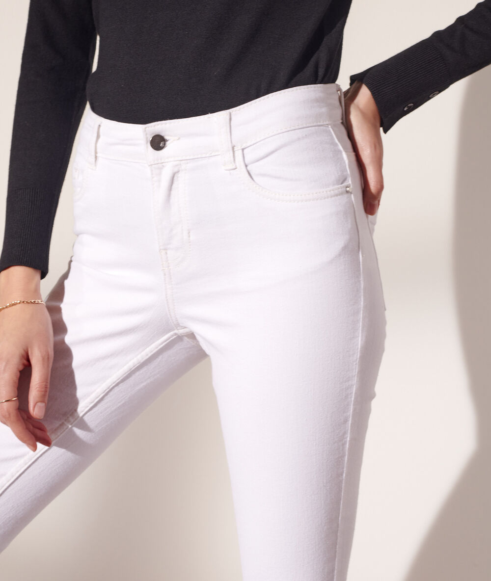 Jean slim blanc.