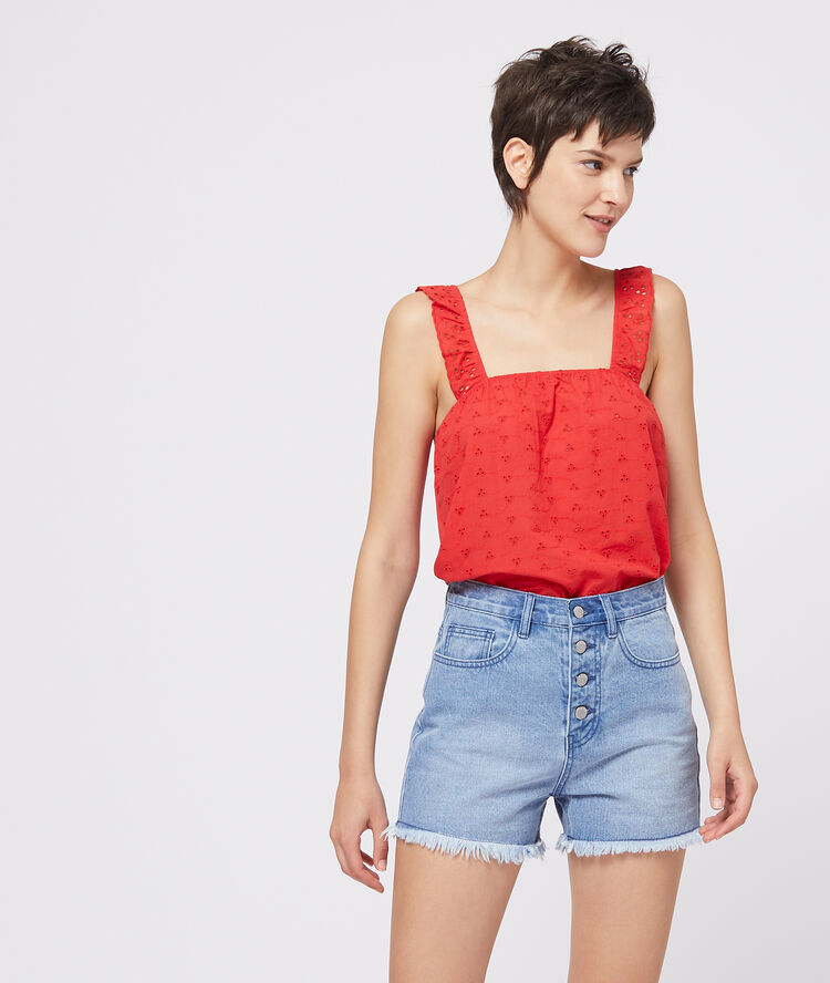 Top à broderie anglaise rouge.