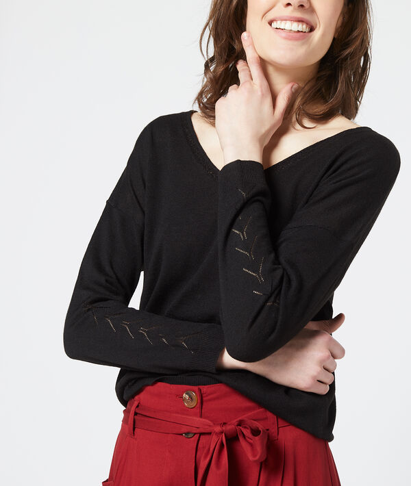 Pull col v en maille fine noir.