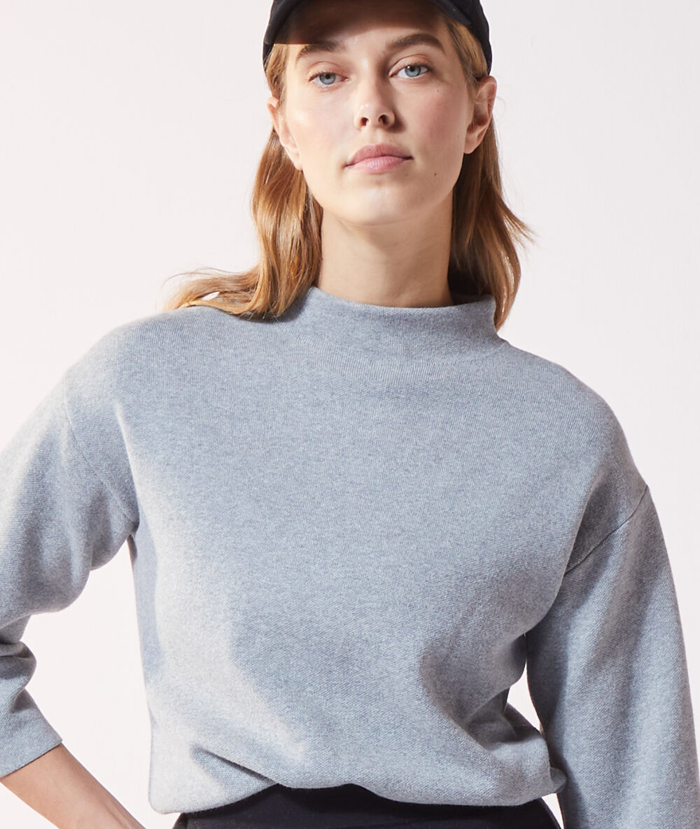 Pull col montant gris chine.