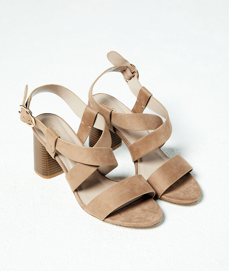 Sandales à talons effet daim beige rose.