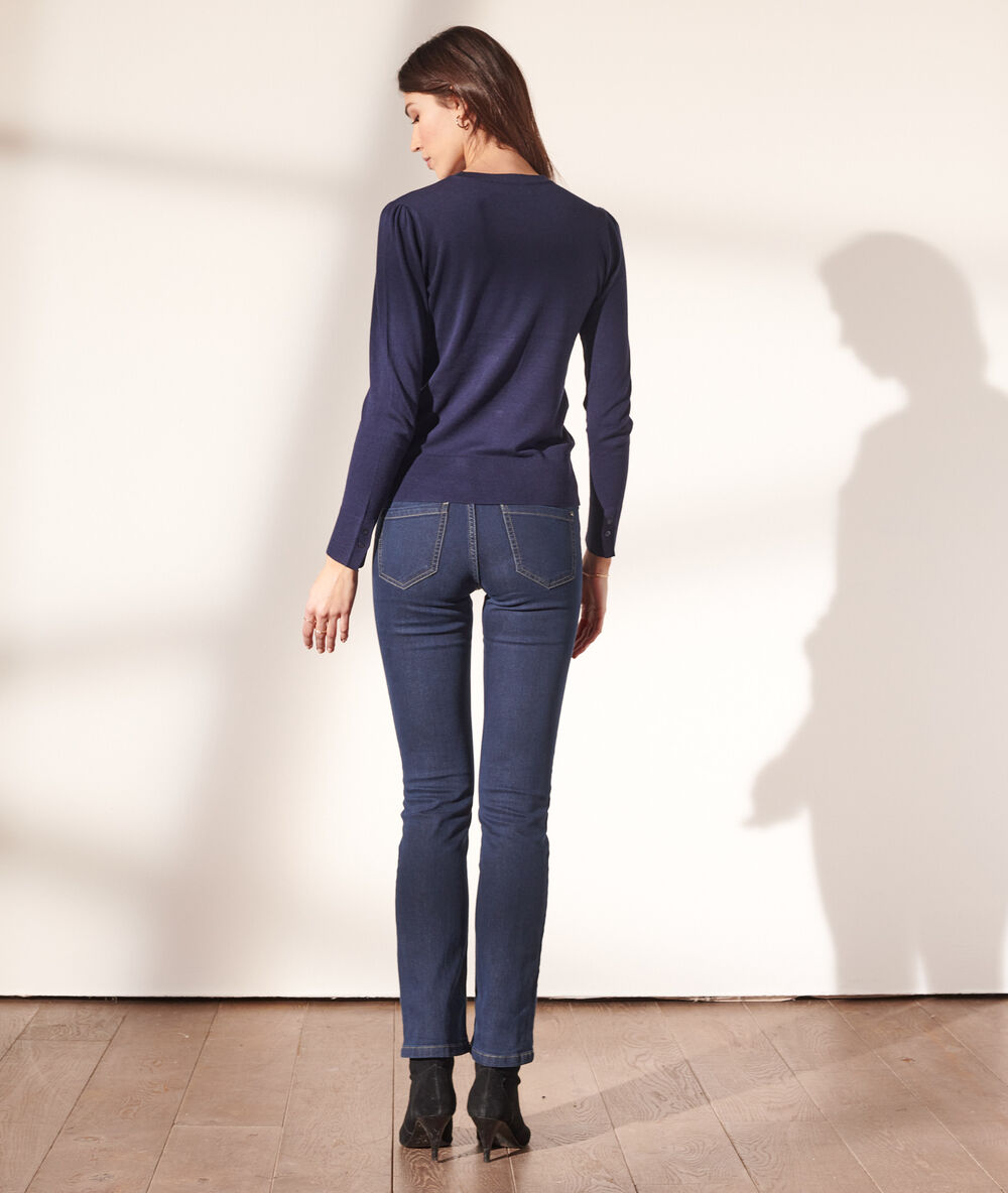 Pull col rond maille fine marine.