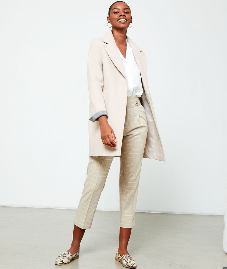 Pantalon carotte à pince beige rose.