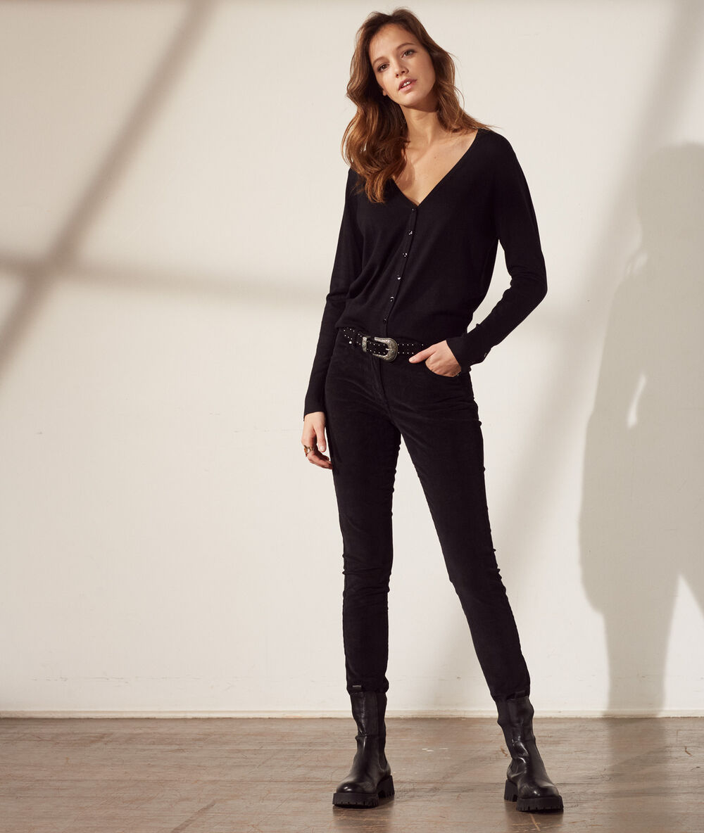 Gilet en maille fine noir.