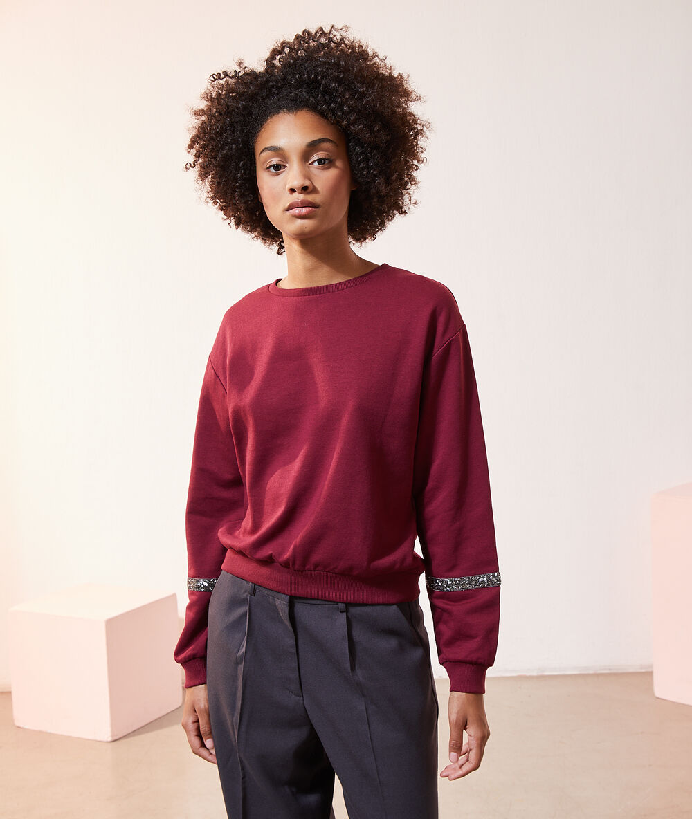 Sweat détails pailletés pourpre.