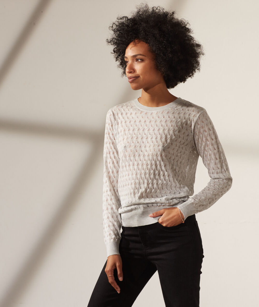 Pull col rond gris clair.