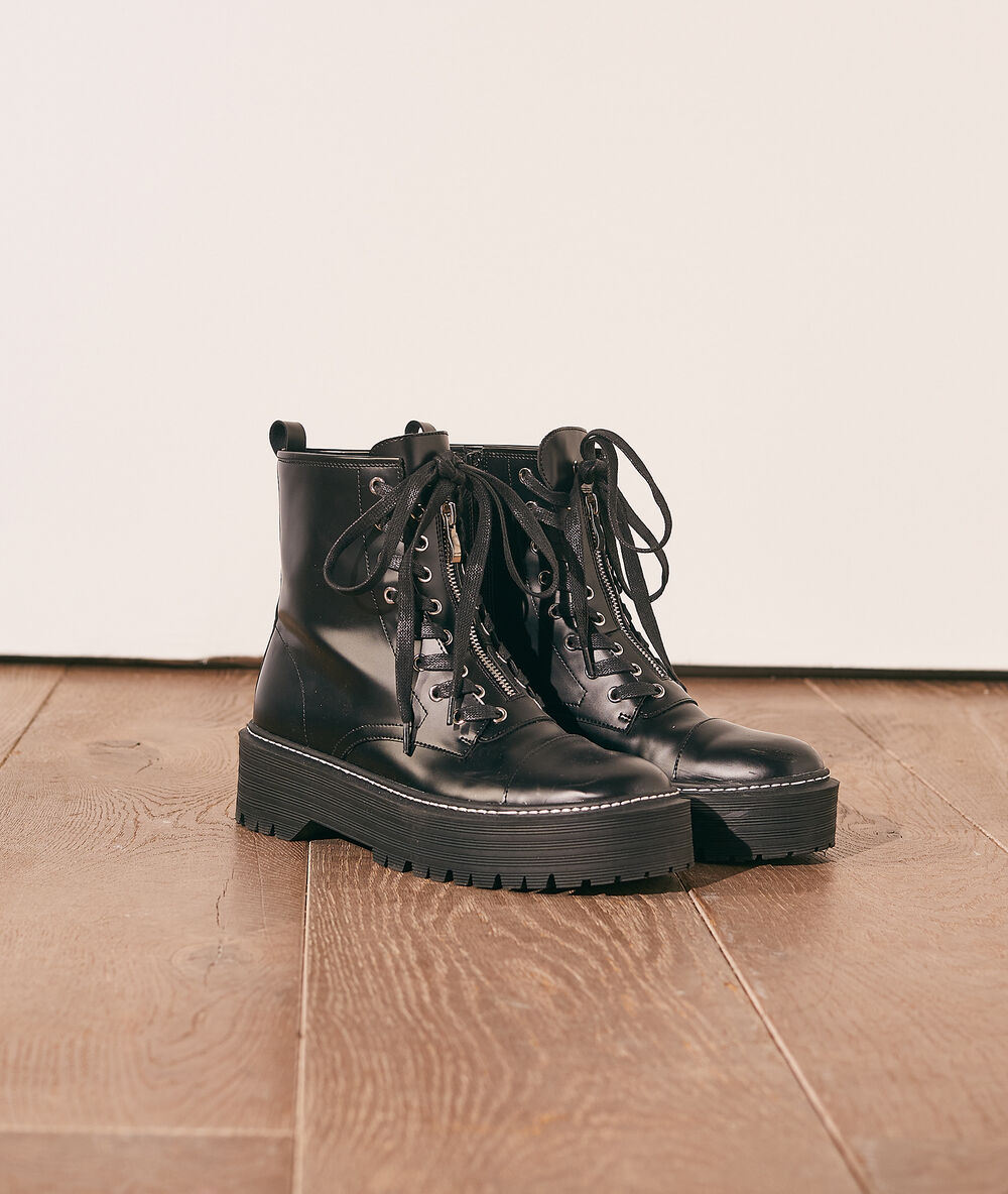 Bottines à plateformes noir.