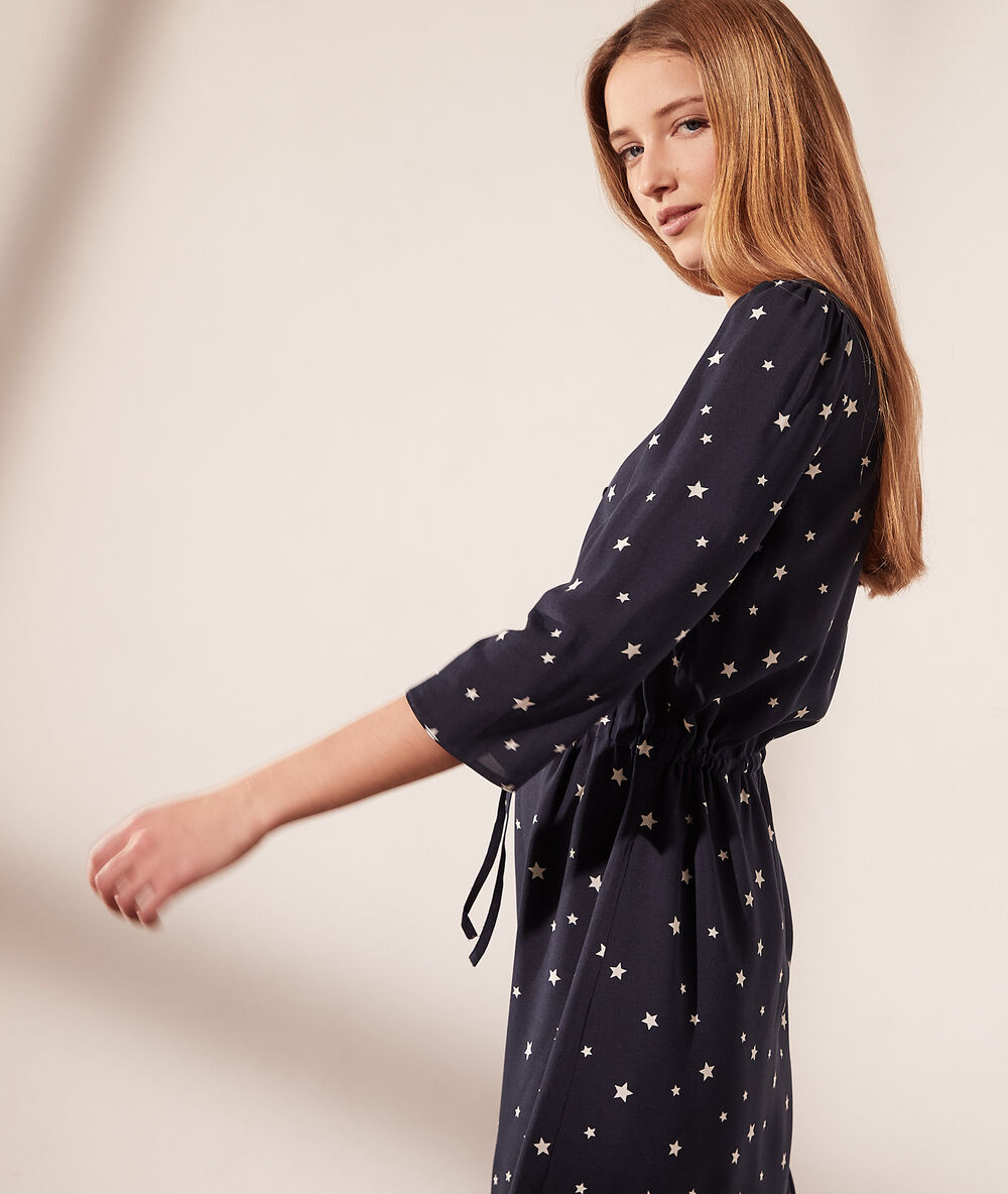 Robe imprimé étoiles bleu marine.