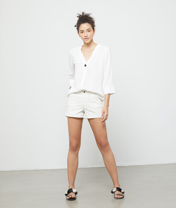 Short à rayures blanc.