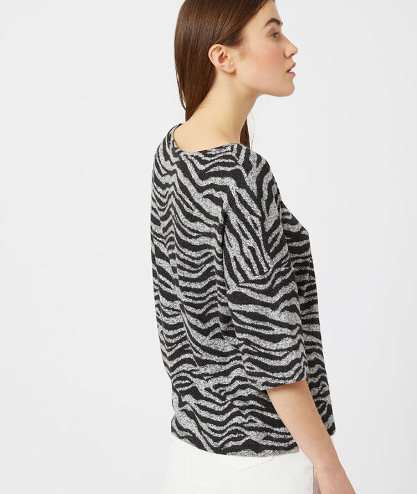 T-shirt maille douce à imprimé zèbre gris chine moyen.