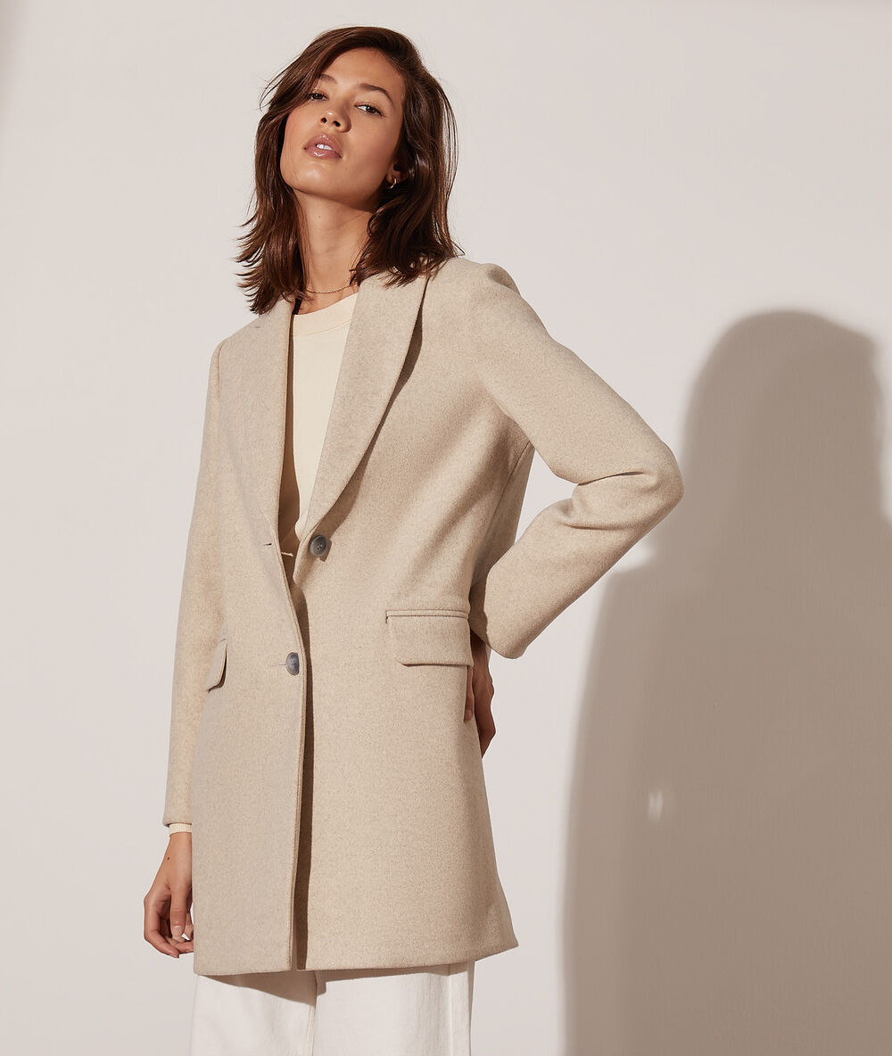 Manteau mi-long ecru.