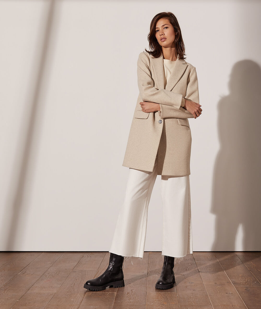 Manteau mi-long ecru.
