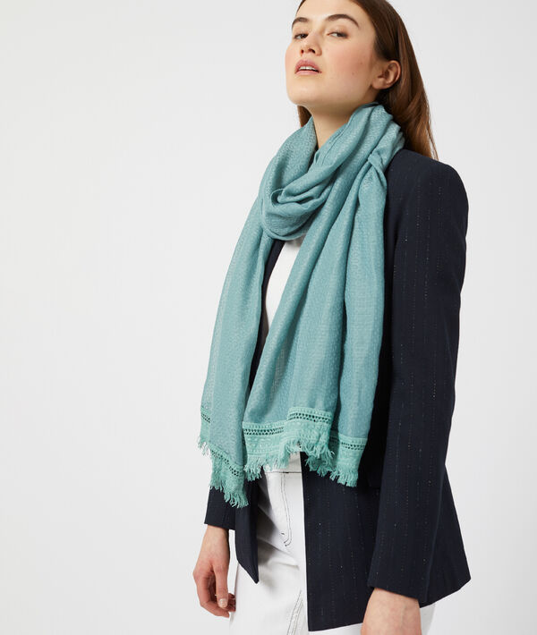 Foulard à motifs et broderies Foulard à motifs et broderies
