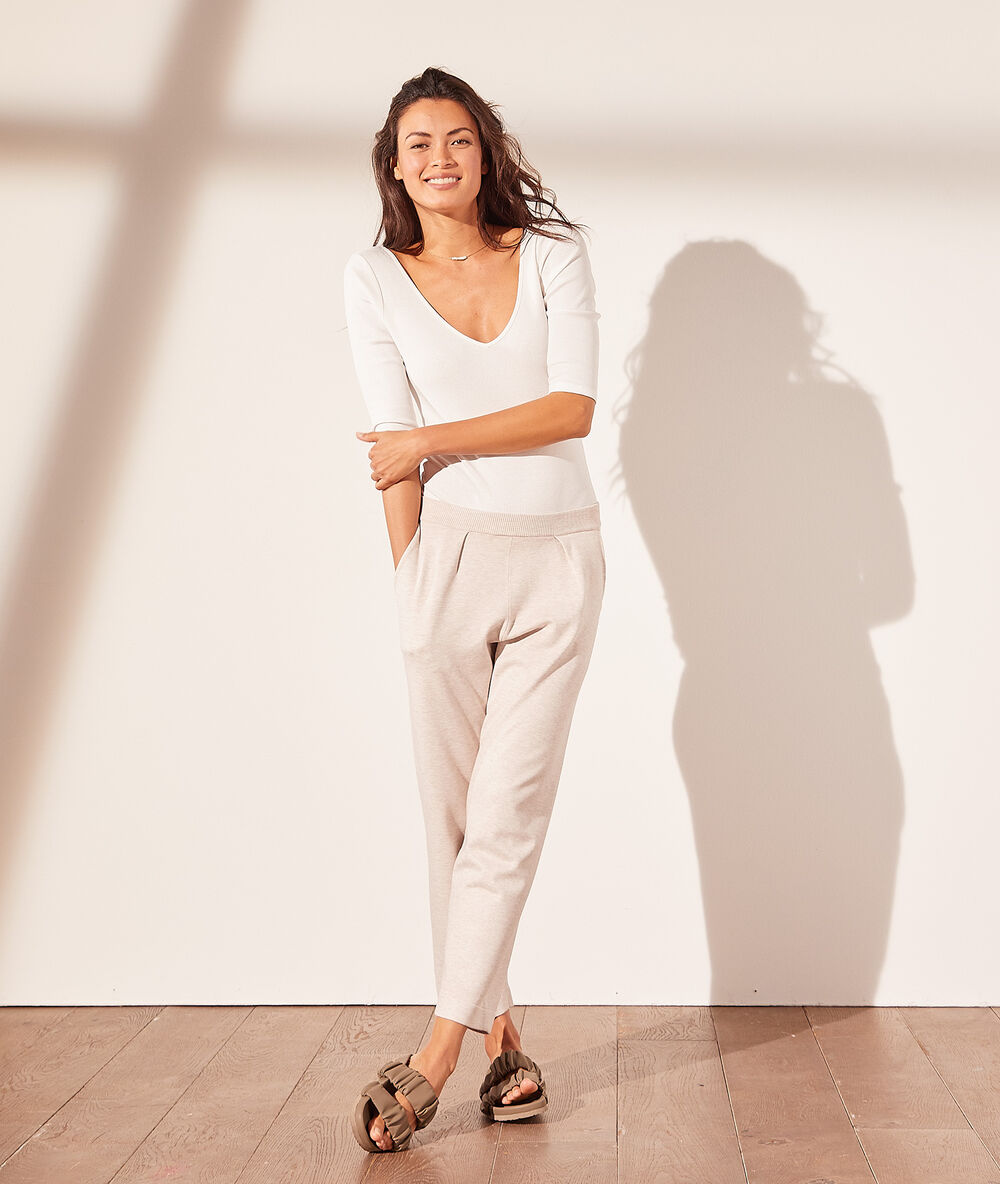 Pantalon jogger en maille beige chine.