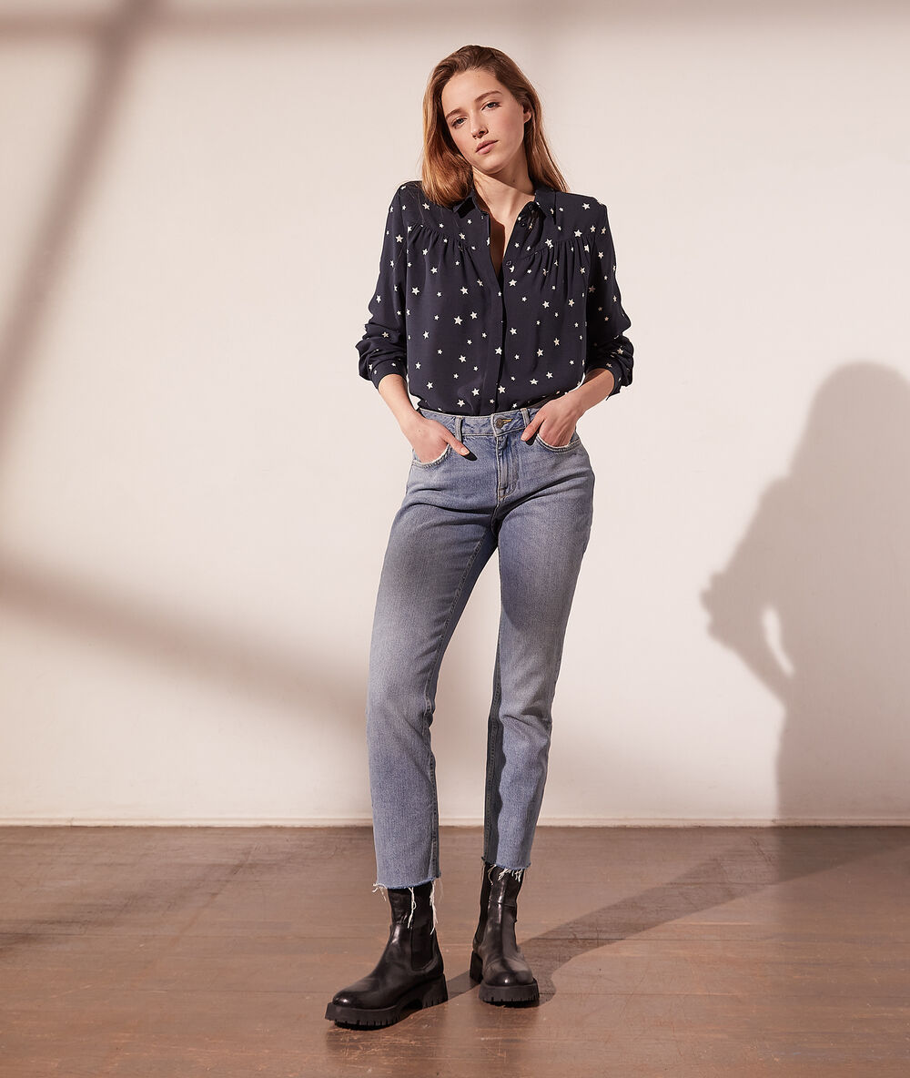 Chemise imprimé étoiles bleu marine.
