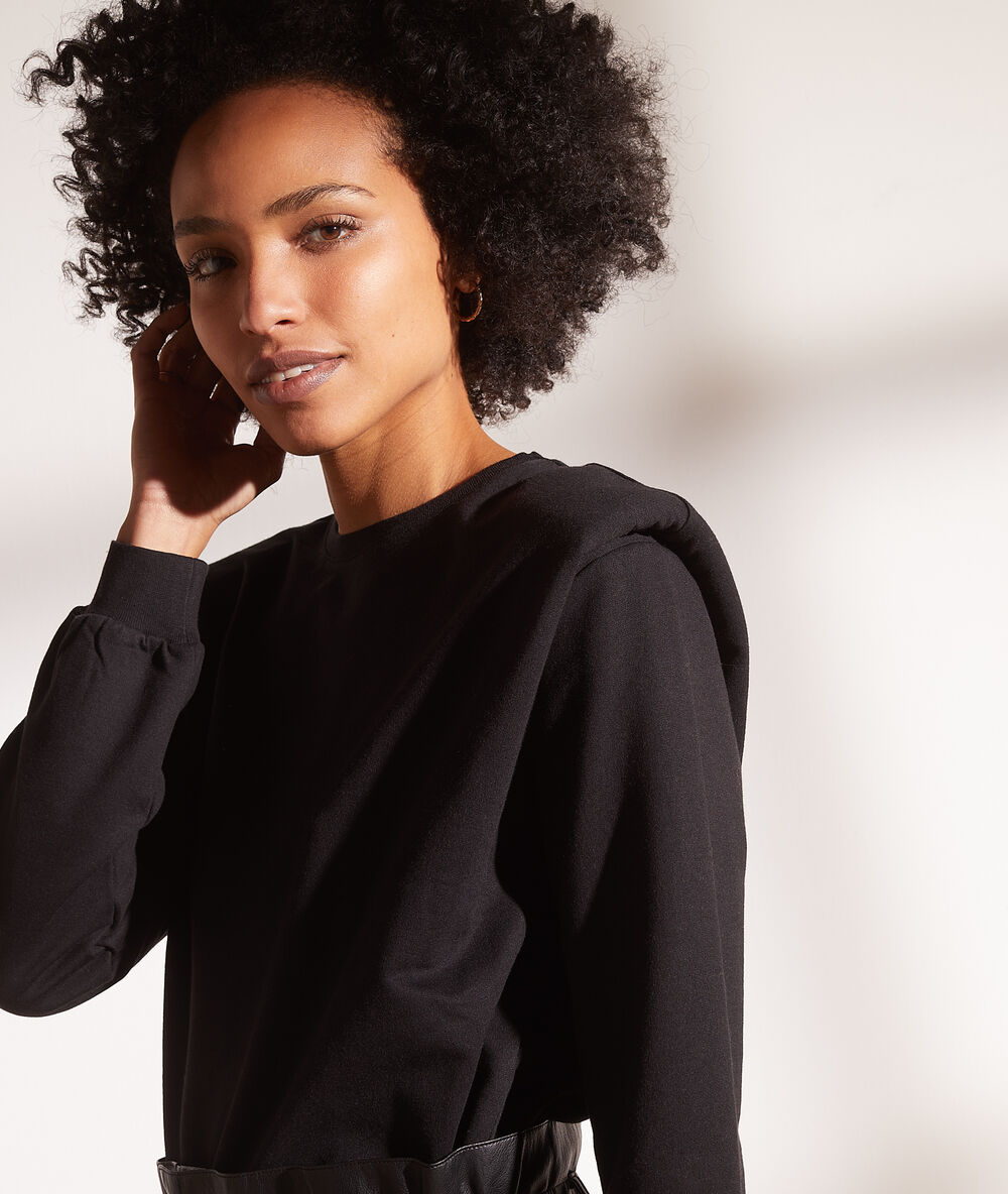 Sweat avec épaulettes noir.