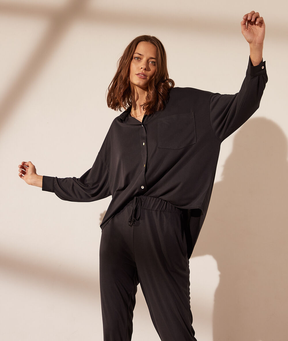 Chemise ample noir.