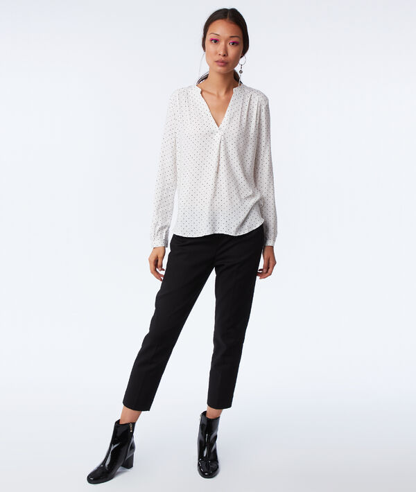 Blouse col tunisien à pois ecru.