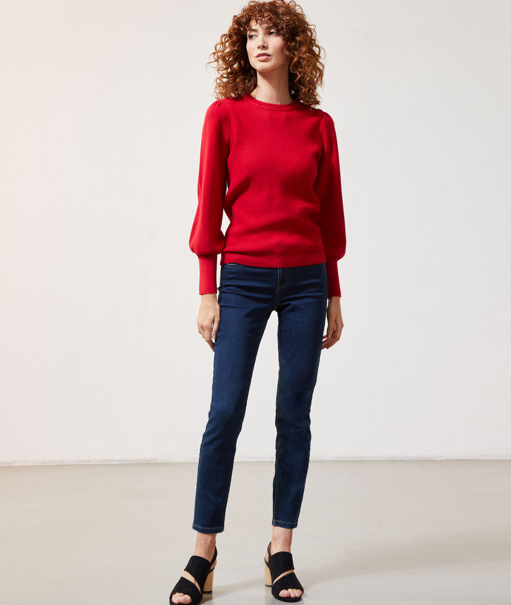 Pull manches ballon rouge.