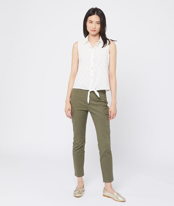 Pantalon slim à poches kaki.