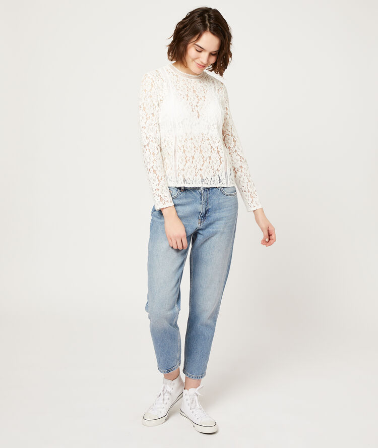 Blouse en guipure ecru.