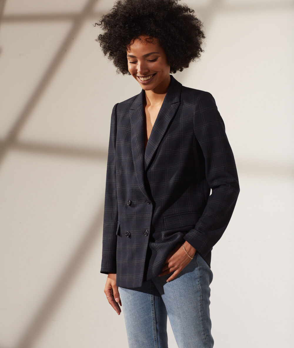 Veste de tailleur à carreaux bleu marine.