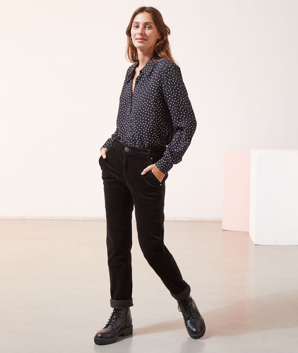 Pantalon en velours côtelé noir.