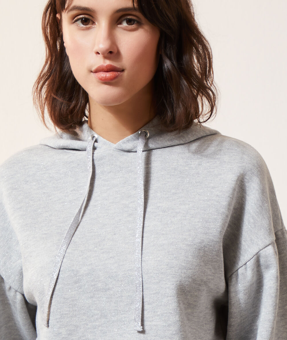 Sweat à capuche gris chine.