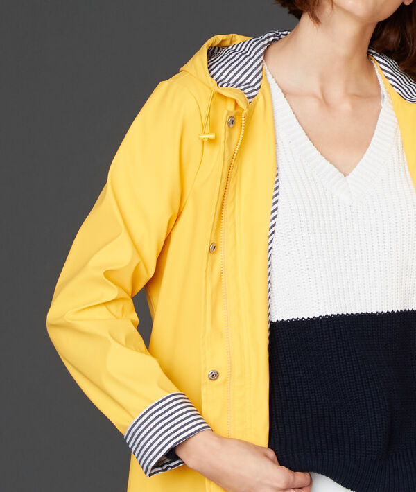 Imperméable à capuche soleil.