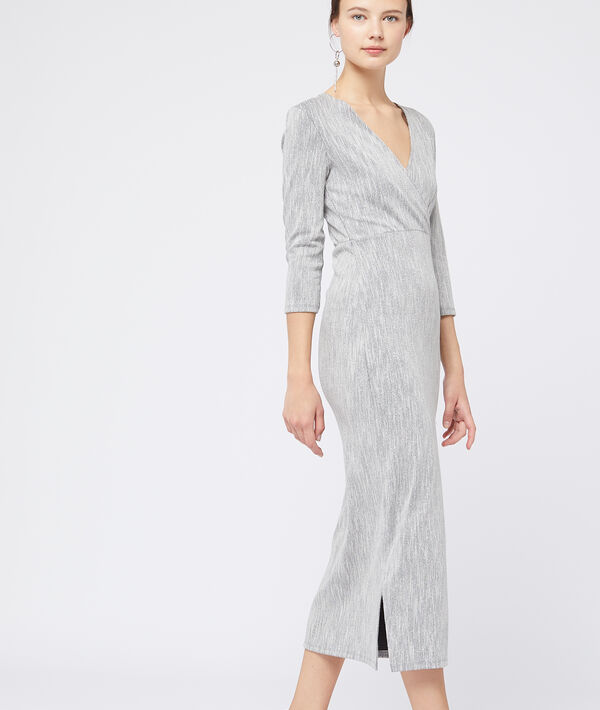 Robe longue à fils métallisés ecru.