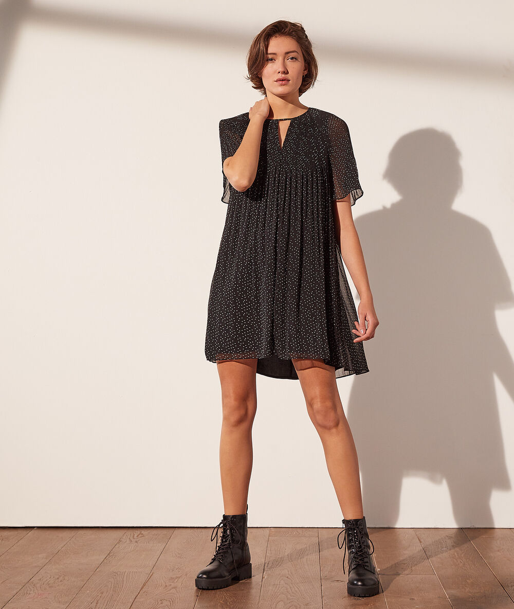 Robe fluide imprimée noir.