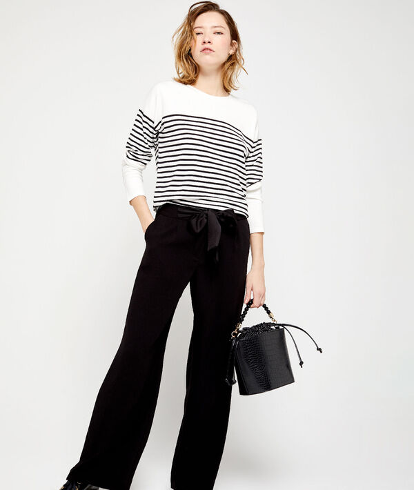 Sac seau effet croco et perles noir.