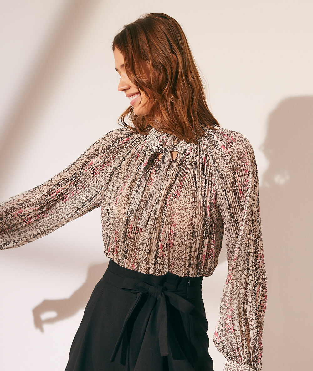 Blouse plissée imprimé fleuri ecru.
