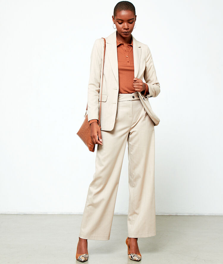 Veste de tailleur creme.