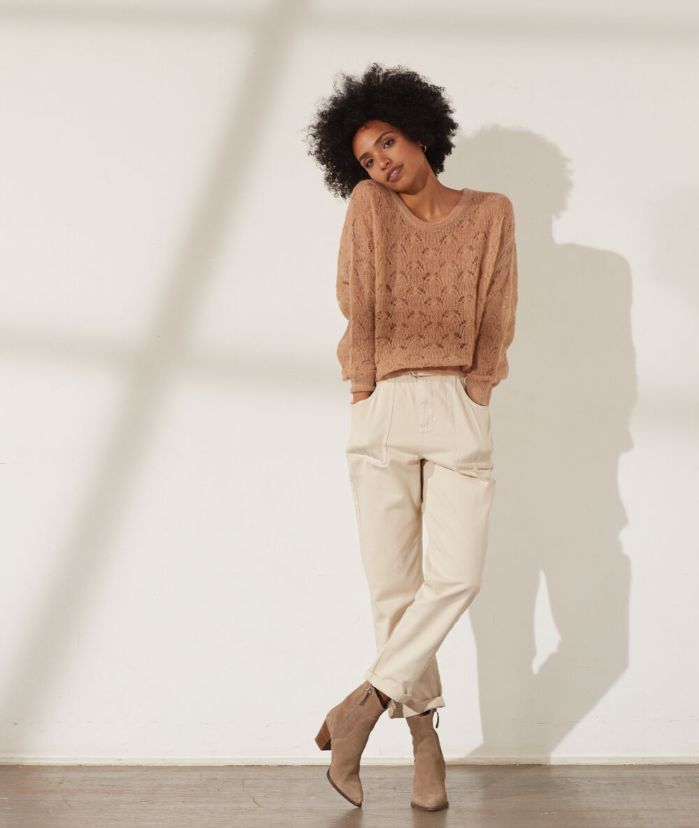 Pull en maille ajourée camel.