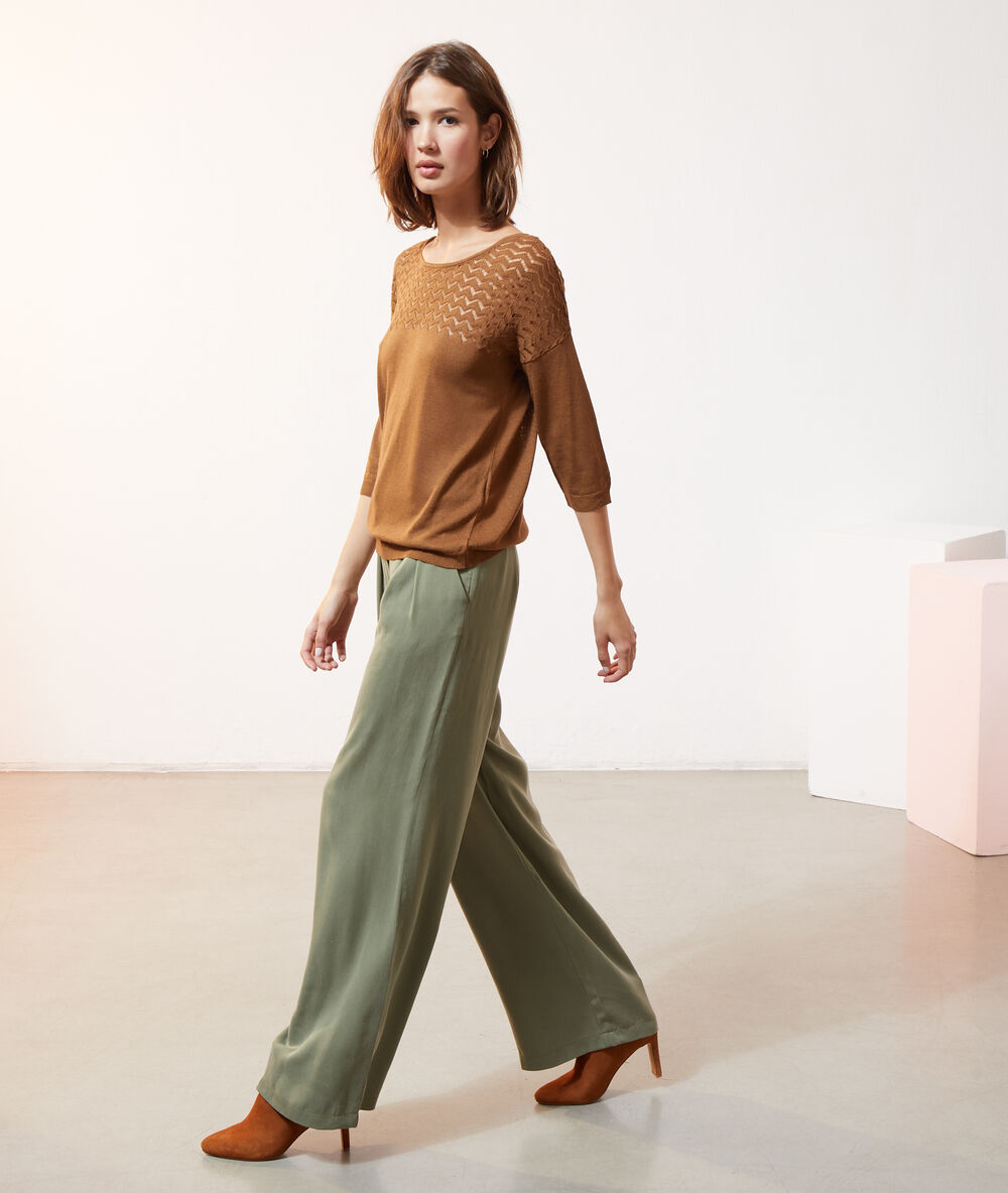 Pull en maille ajourée tabac.