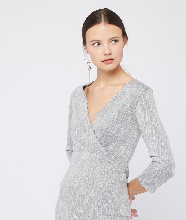 Robe longue à fils métallisés ecru.