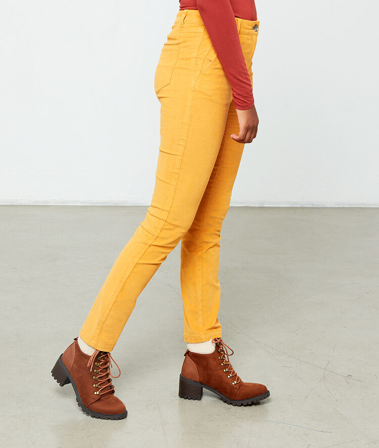 Pantalon slim ocre.