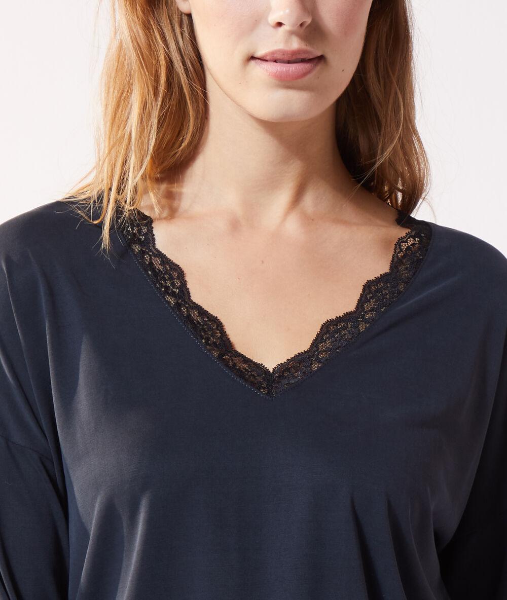 T-shirt décolleté dentelle noir.