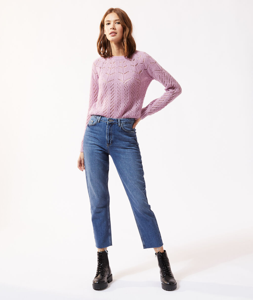 Pull en maille ajourée violine.