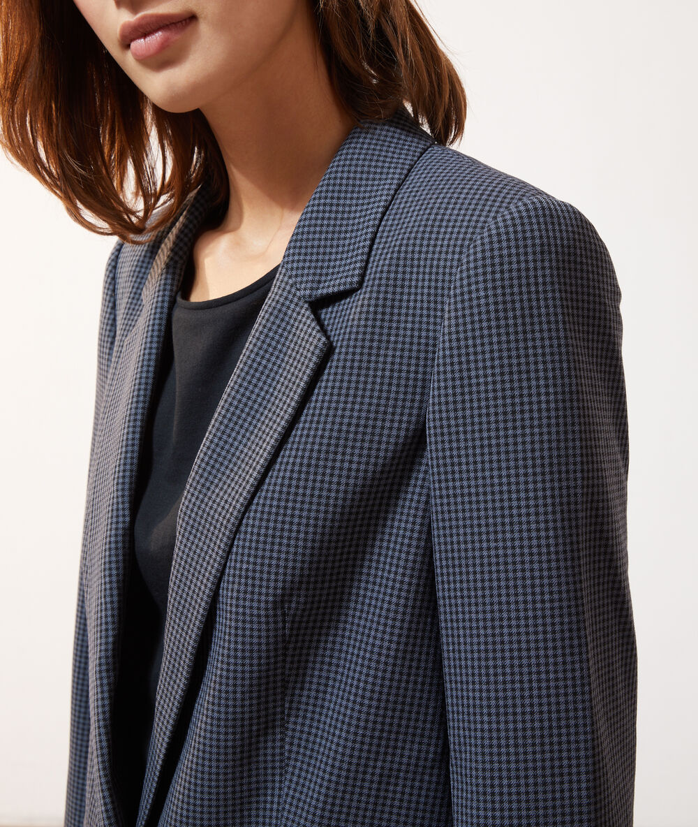 Veste de tailleur à carreaux noir.