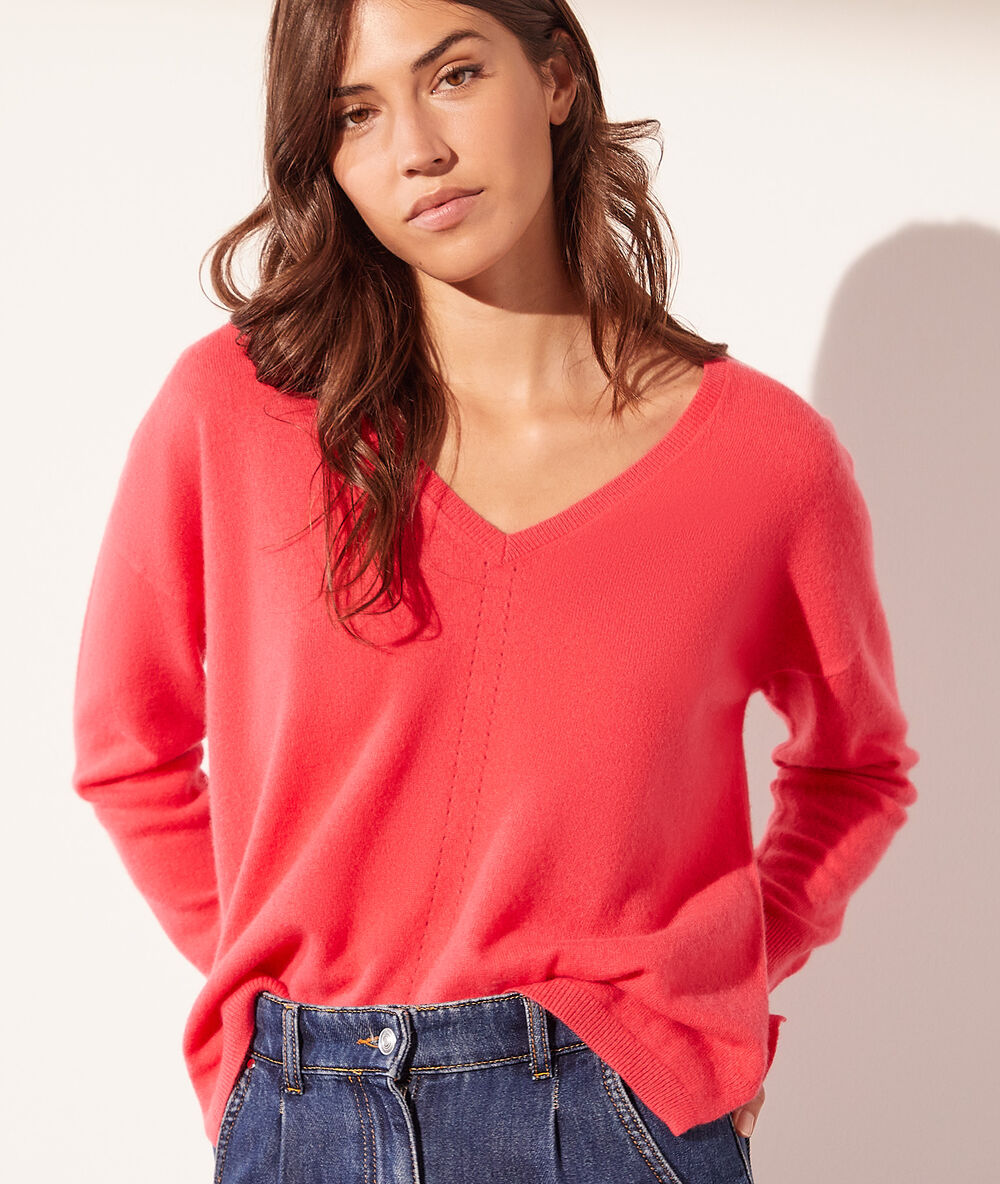 Pull col v en cachemire peach.