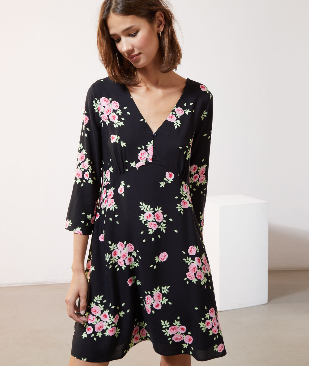 Robe fluide, nouée dans le dos noir.