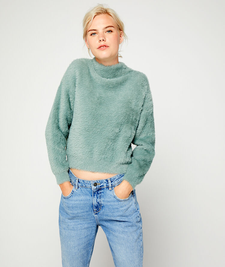Pull col montant en maille fluffy sauge.