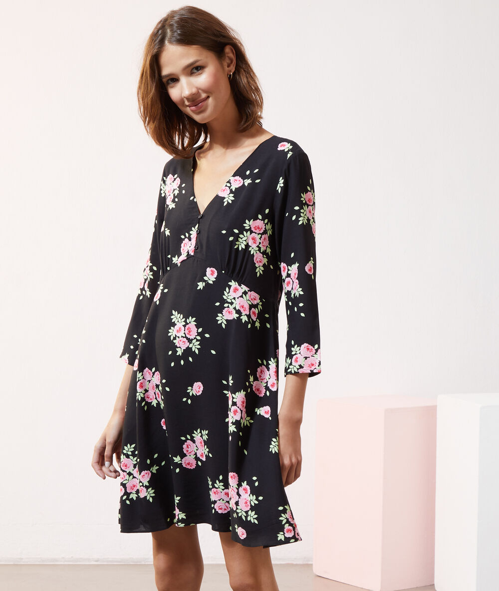 Robe fluide, nouée dans le dos noir.