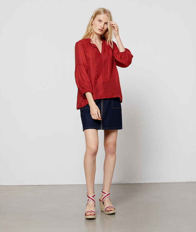 Blouse à col noué et manches bouffantes sienne.
